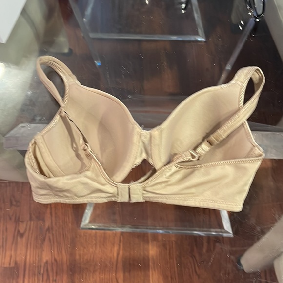 Bali tan satin with lace trim wire slight pad bra 34b - Picture 3 of 3